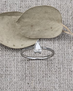 Image of  Platinum pear shape white diamond ring (IOW152)