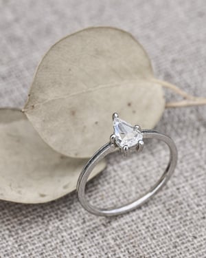 Image of  Platinum pear shape white diamond ring (IOW152)