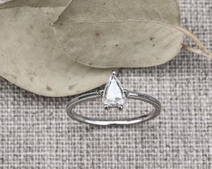 Image of  Platinum pear shape white diamond ring (IOW152)