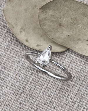 Image of  Platinum pear shape white diamond ring (IOW152)