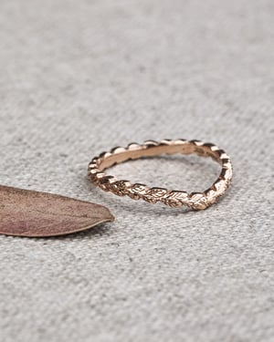 Image of 18ct rose gold 2mm laurel leaf carved wishbone ring