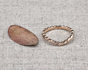 Image of 18ct rose gold 2mm laurel leaf carved wishbone ring