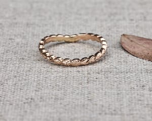 Image of 18ct rose gold 2mm laurel leaf carved wishbone ring