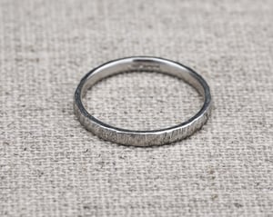 Image of Platinum 2mm horn texture ring