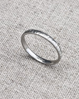 Image of Platinum 2mm horn texture ring