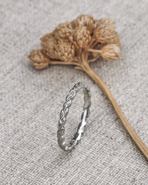 Image of Platinum 2mm laurel leaf carved ring