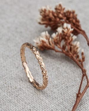 Image of 18ct rose gold 2mm laurel leaf carved ring