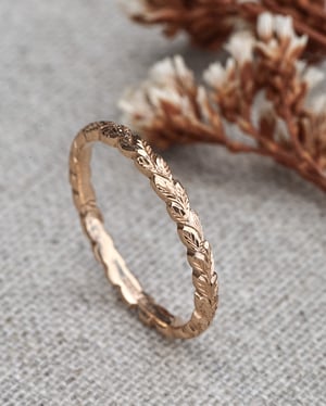 Image of 18ct rose gold 2mm laurel leaf carved ring