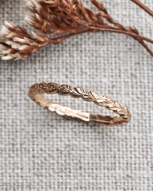 Image of 18ct rose gold 2mm laurel leaf carved ring