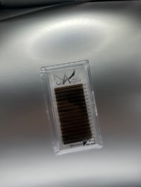 Image 1 of Brown Lash Trays (D curl)