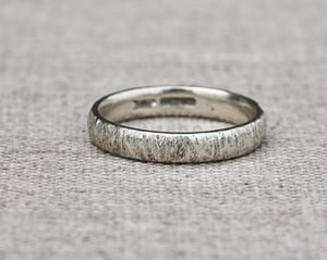 Image of 9ct white gold 4mm horn texture ring