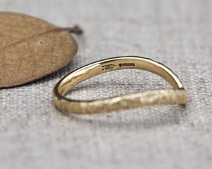 Image of 18ct gold, 2mm, horn textured, wishbone ring