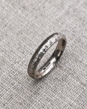 Image of 18ct White gold 4mm horn texture ring