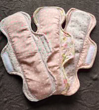 Image 2 of Cotton 7 Pad Starter Set for Heavy Flow