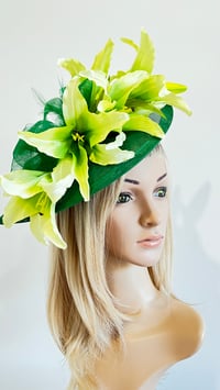 Image 1 of Green Lily Fascinator Hatinator