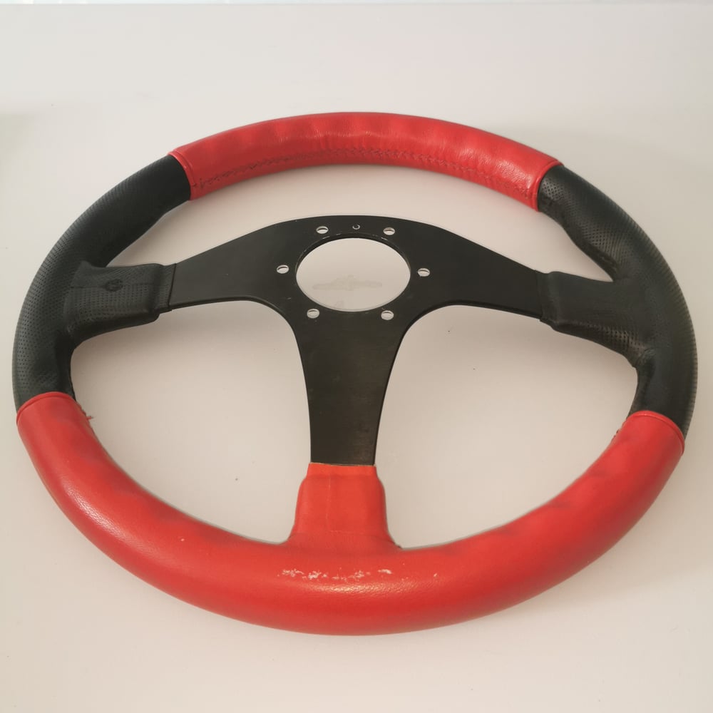 VOLANT LUISI CUIR ROUGE ET NOIR