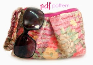 Image of pdf tutorial Pleated Wristlet Clutch with Zip Top Closure
