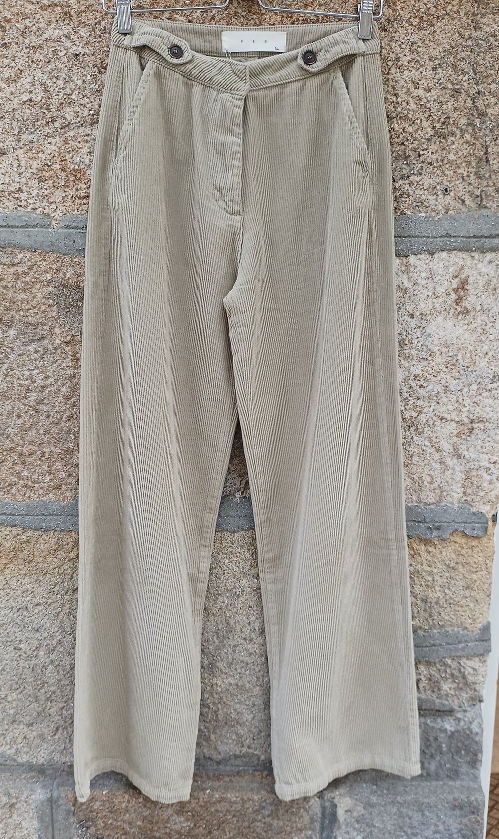 Image of 2-Pantalón beige pana 