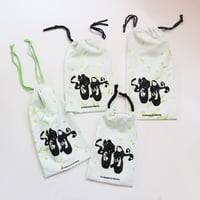 Image 7 of shoebag COURTNEYCOURTNEY en pointe lucky vintage linen drawstring enpointe ballet ballerina class