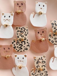 Image 1 of Le mimi chat, broche en cuir