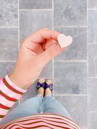 Image 3 of Le petit coeur, pin's en cuir