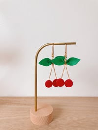 Image 1 of Les rondes cerises, boucles d'oreilles en cuir