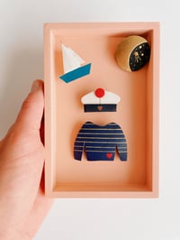 Image 4 of Le petit voilier, broche en cuir
