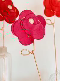 Image 3 of La rose - fleur de peau à la tige