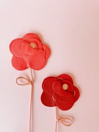 Image 4 of La rose - fleur de peau à la tige