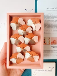 Image 5 of La pensée vagabonde, broche en cuir