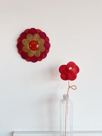 Image 1 of La fleur de lune - cadre médaillon décoration murale