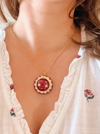 Image 2 of La fleur de lune - médaillon pendentif