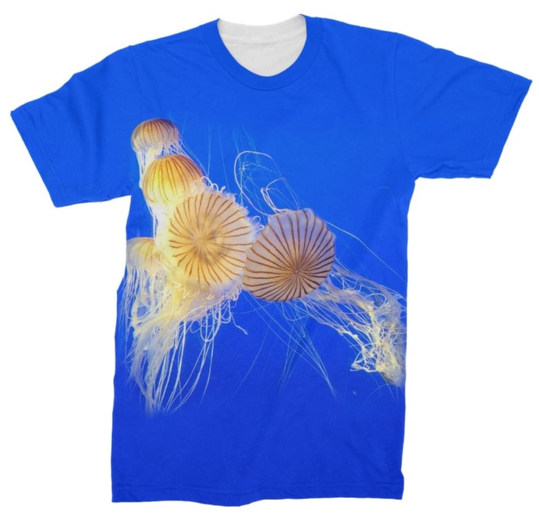 Image of Jellyfish photo by Artist Brian Soigné Wilson Tee