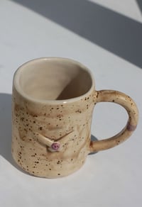 Image 2 of Mug “In a beige coat”
