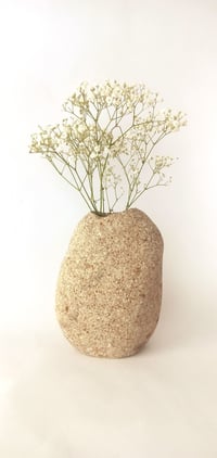Image 3 of Interior vase for flowers made of stone 2