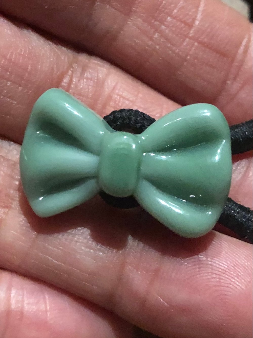 Image of bow hair tie 