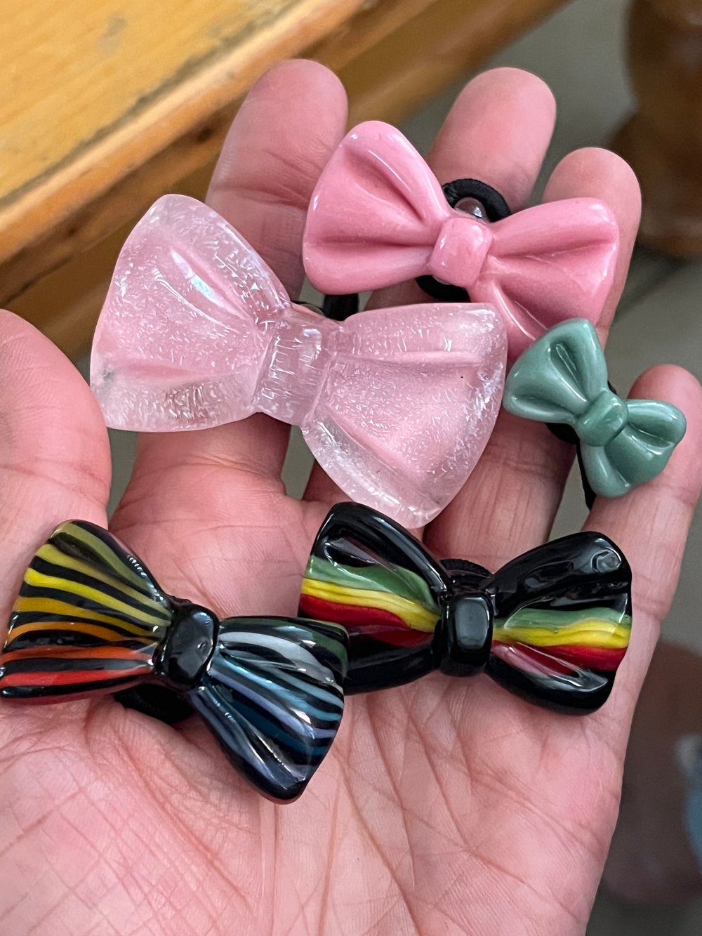 Image of bow hair tie 