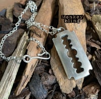 Image 2 of ‘ razor blade ‘