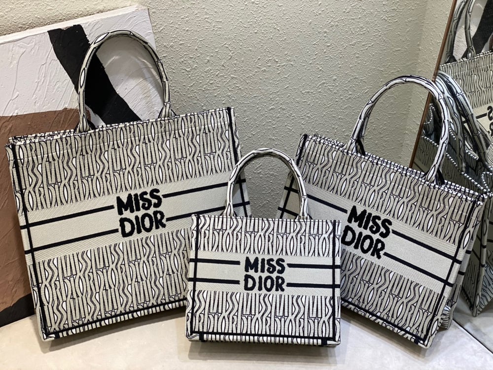 Miss Diör Tote Bag