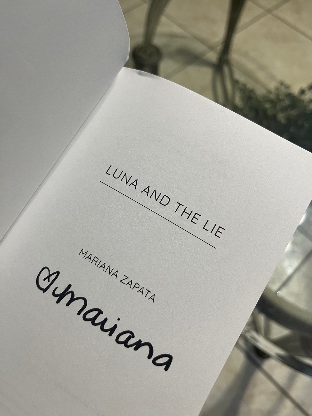 [IMPERFECT/DAMAGED] SIGNED Paperback "Luna and the Lie"