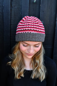 Image 2 of Bargello beanie (english)