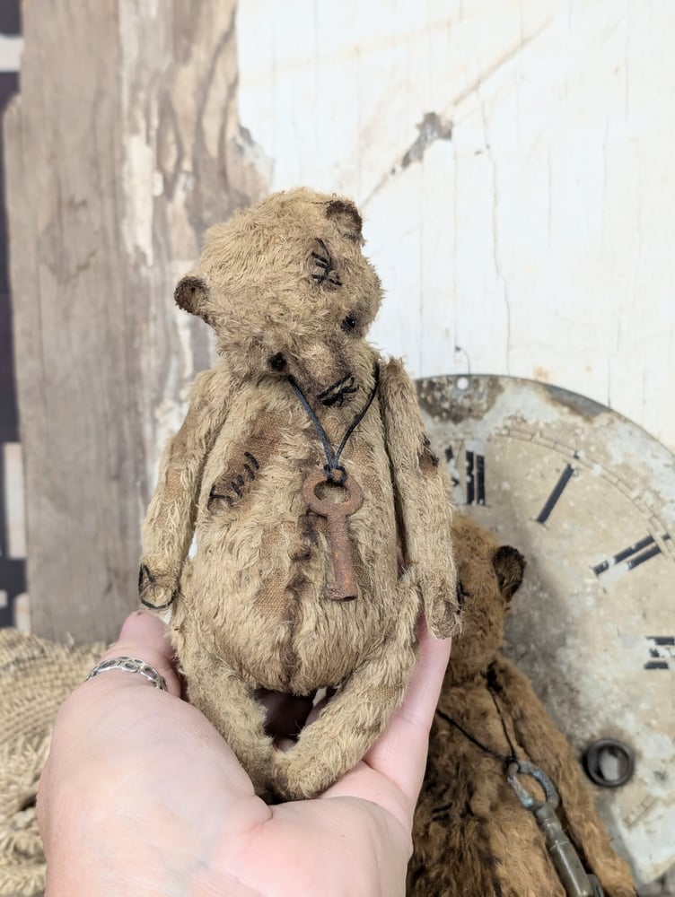 Image of 5" - WOBBLE HEAD - Old Frumpy Primitive Teddy Bear  by Whendi's Bears.