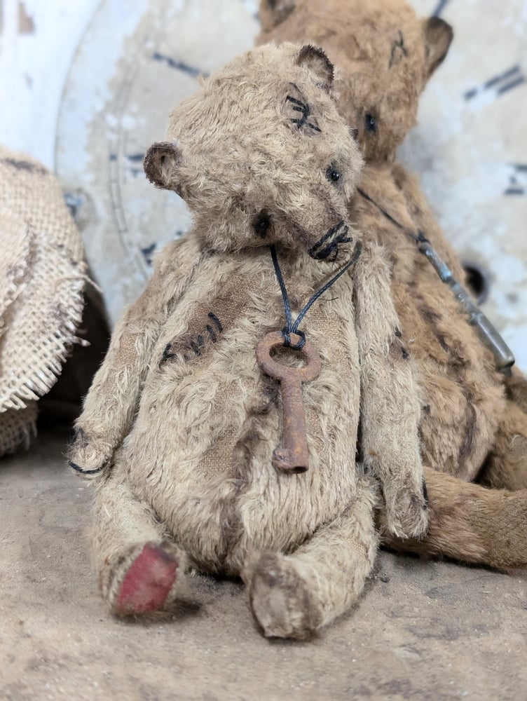 Image of 5" - WOBBLE HEAD - Old Frumpy Primitive Teddy Bear  by Whendi's Bears.