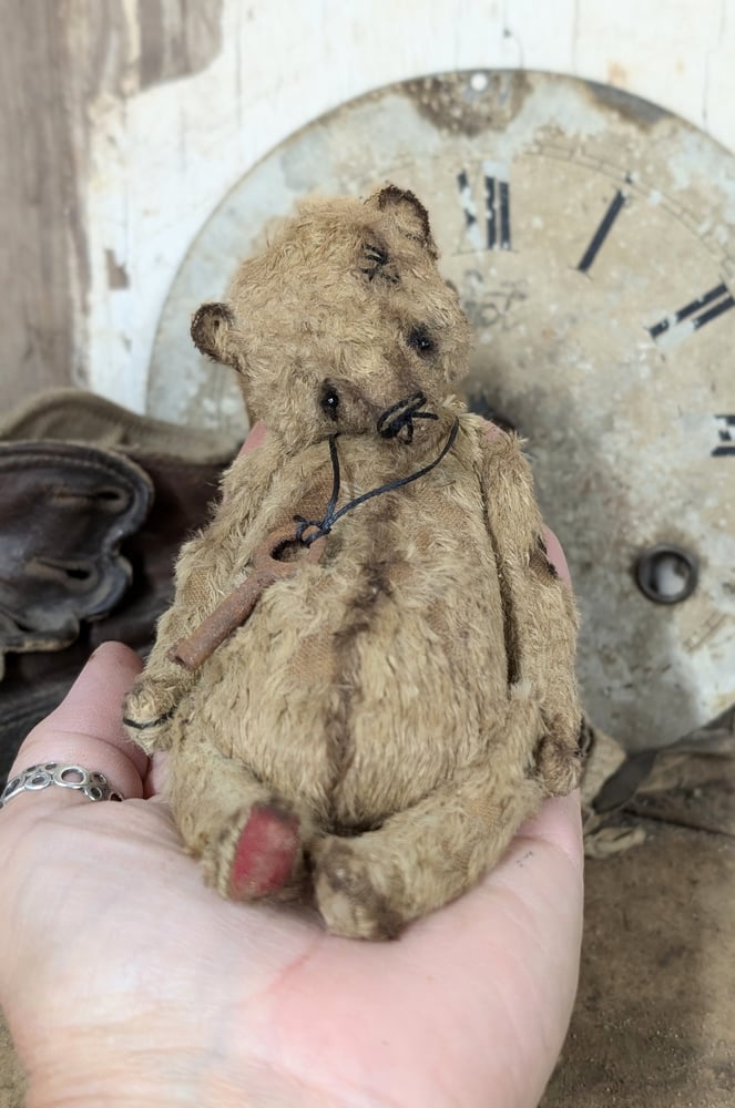 Image of 5" - WOBBLE HEAD - Old Frumpy Primitive Teddy Bear  by Whendi's Bears.