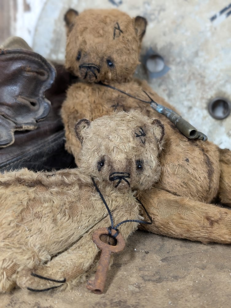 Image of 5" - WOBBLE HEAD - Old Frumpy Primitive Teddy Bear  by Whendi's Bears.