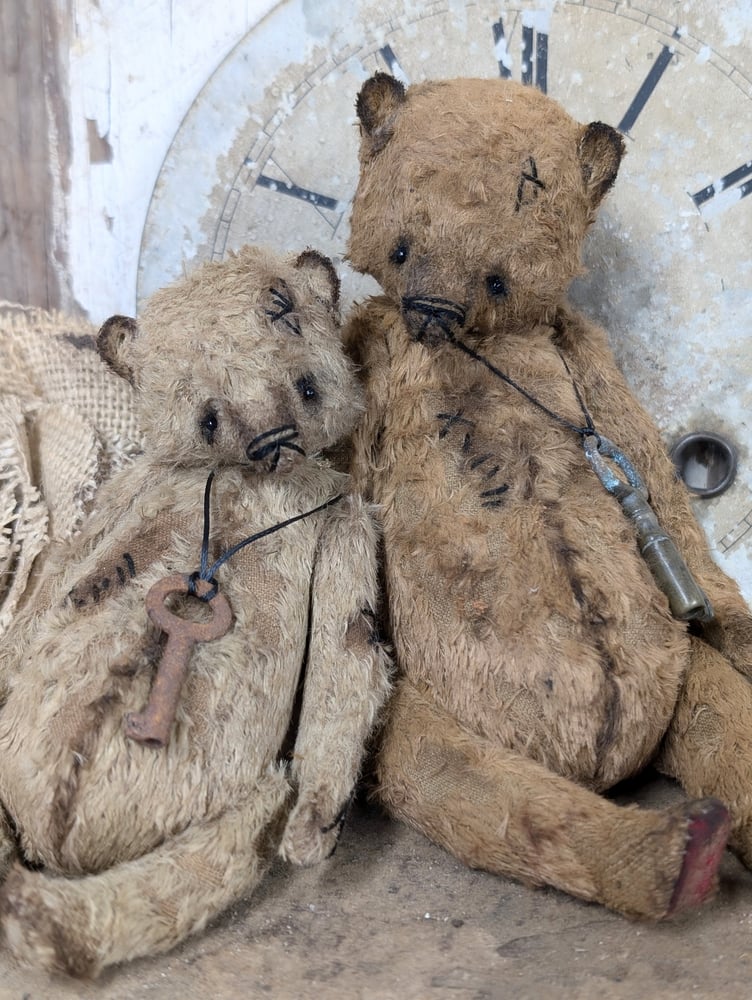 Image of 7" -  Old Frumpy Primitive Teddy Bear w/antique skeleton key  by Whendi's Bears.