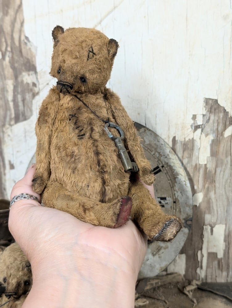 Image of 7" -  Old Frumpy Primitive Teddy Bear w/antique skeleton key  by Whendi's Bears.