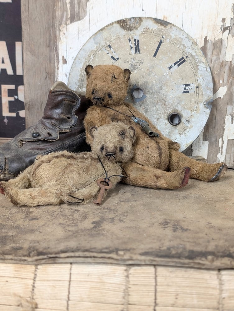 Image of 7" -  Old Frumpy Primitive Teddy Bear w/antique skeleton key  by Whendi's Bears.