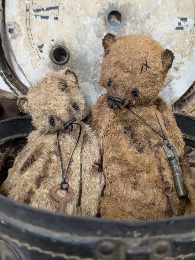 Image of 7" -  Old Frumpy Primitive Teddy Bear w/antique skeleton key  by Whendi's Bears.