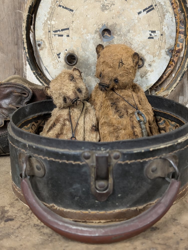 Image of 7" -  Old Frumpy Primitive Teddy Bear w/antique skeleton key  by Whendi's Bears.